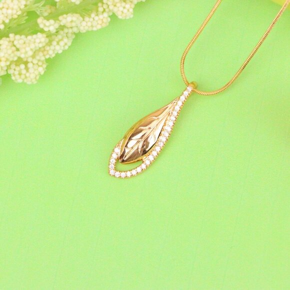 "Elegant Rose Gold Leaf Pendant with Crystal Accents, XPPT1581 - Picture 2 of 13